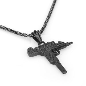 Collier hommes forme pistolet